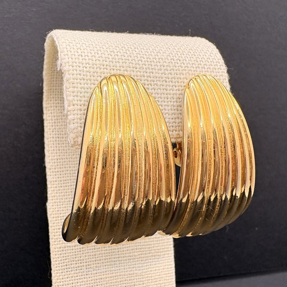 Vintage Erwin Pearl Curved Ribbed Gold Tone Clip On Earrings Chunky J Shape